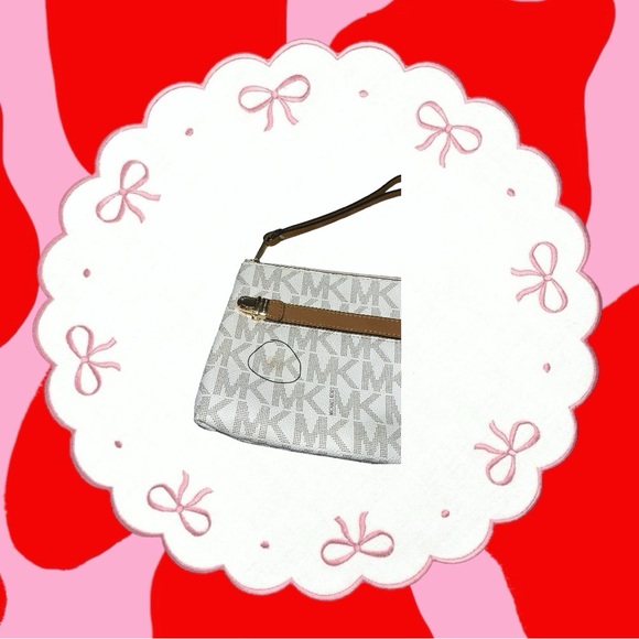 michael kors wristlet purse 🤎 - Picture 3 of 6